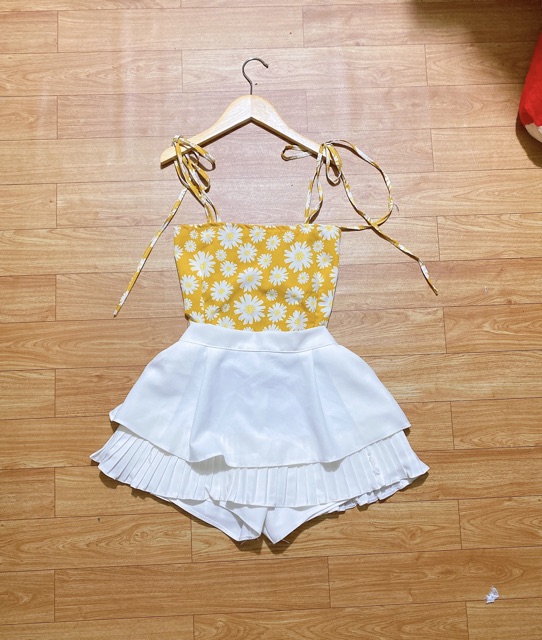 Áo 2 dây phối viền cổ_áo dây body nhún | BigBuy360 - bigbuy360.vn