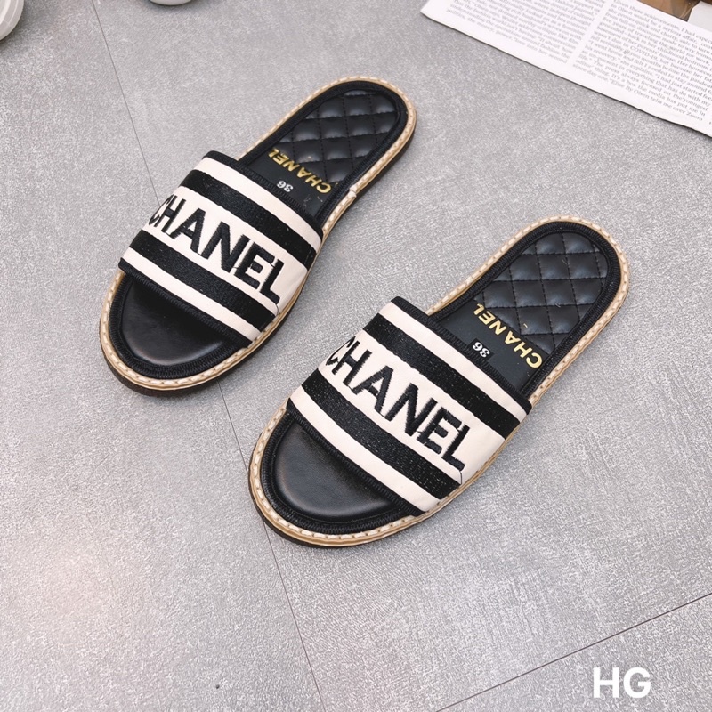 Dép lê thời trang, quai ngang gắn đá sáng lấp lánh, đế cao su viền cói. Siêu nhẹ