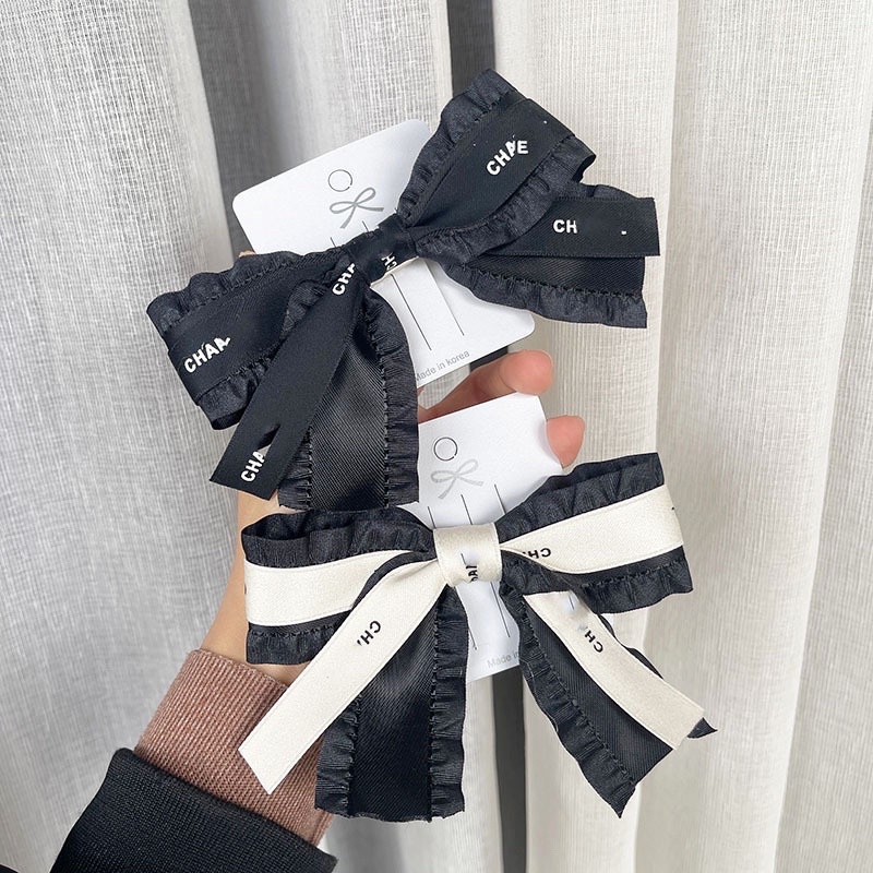 Kẹp nơ viền bèo phối chữ đen trắng sang chảnh N56