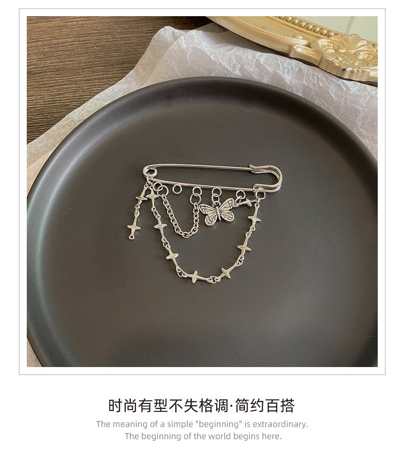 Ghim cài áo 22699 hình bướm phối dây xích thánh giá phong cách Hàn Quốc thời trang cho nam nữ