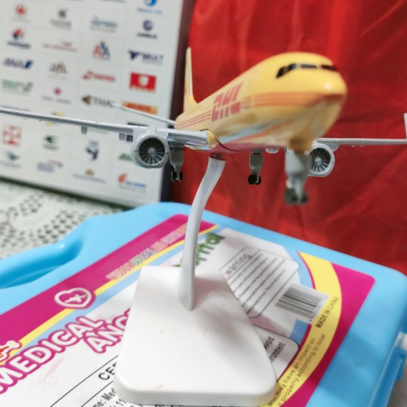 Mô hình máy bay kim loại DHL20CM