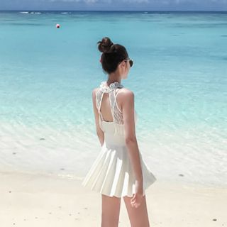 Bikini trắng phối ren ngực
