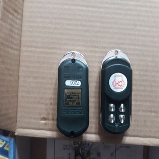 Điều khiển cửa cuốn CH 365 mhz mã nhảy đa năng cài cho các loại tay CH 365 mhz
