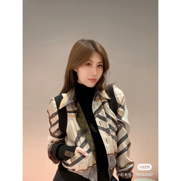 Áo khoác nữ dáng ngắn thời trang 2 mặt cao cấp thương hiệu Louis Vuitton LV 2022