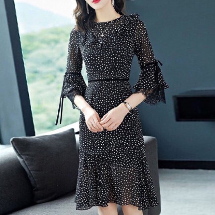 Đầm chấm bi tay lỡ viền màu-S260081