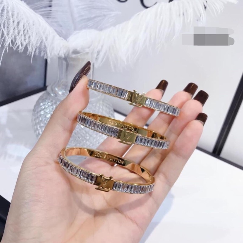 VÒNG TAY TITAN DÁNG ELIP SIZE 4,8 x 5,8  MẶT HÃNG ĐÍNH ĐÁ PHA LÊ