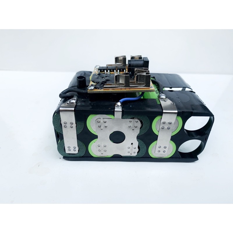 Pin makita 14,4v -18v giá rẻ cell lishen 4400mah xả 5c