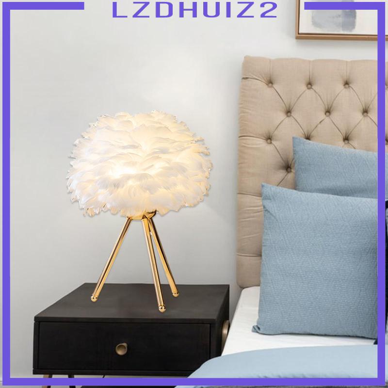Đèn bàn phối lông vũ phong cách hiện đại trang trí phòng ngủ