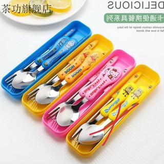 Bộ đũa thìa dĩa tập ăn cho bé hình Hello Kitty, Doremon có hộp