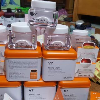 kem dưỡng da V7 toning light