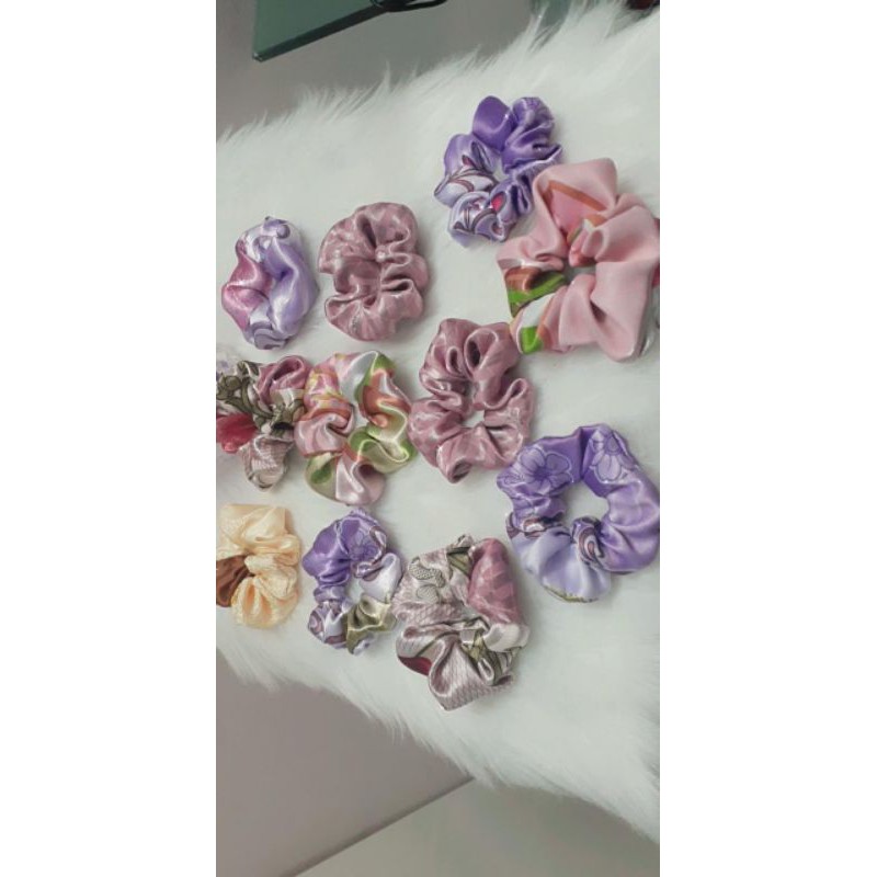 Scrunchies thun cột tóc sang chảnh độc lạ