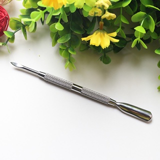 Đẩy da lấy khóe dụng cụ làm móng