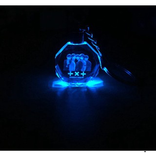 Móc khóa có đèn phát sáng cho fan BTS txt izone