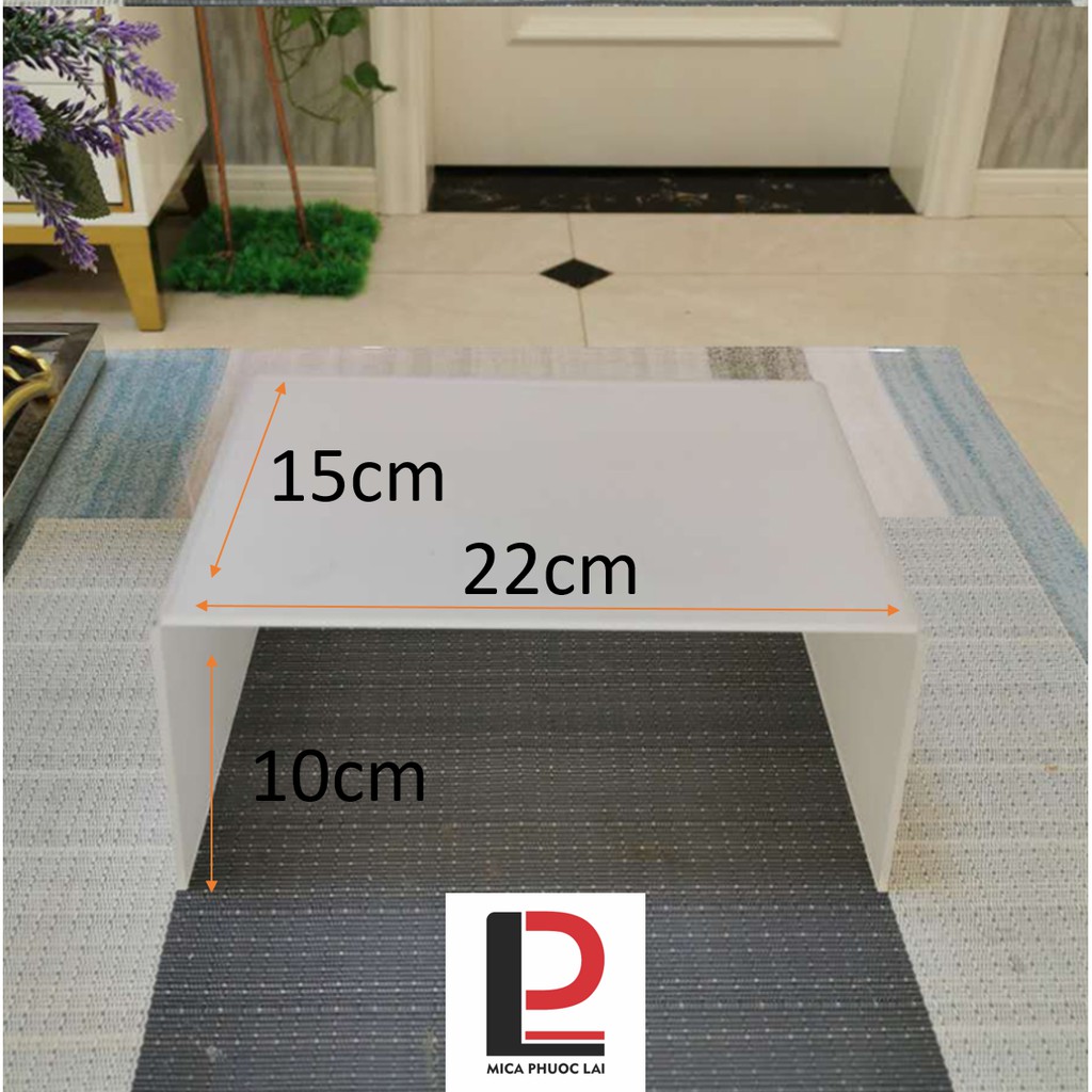 Kệ mica chữ U trưng bày sản phẩm