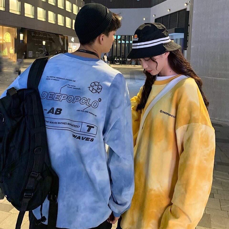 Áo sweater tay dài loang màu in chữ