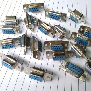 Cổng com cái 9 chân
