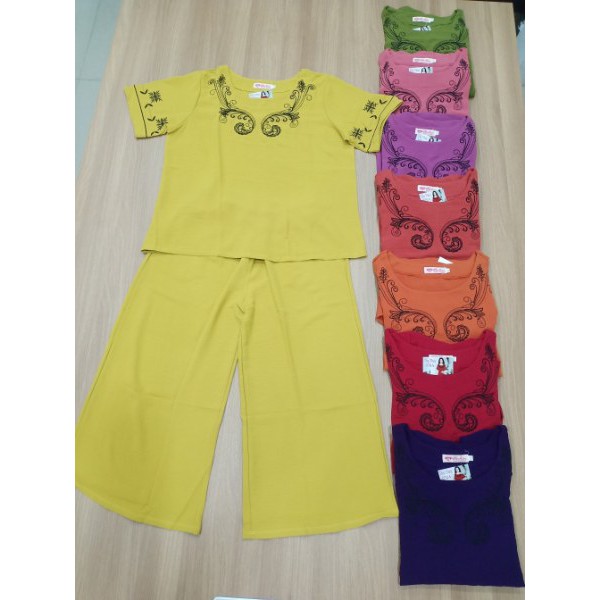 Sét đồ bộ đũi dành cho tuổi trung niên thêu viền cổ | BigBuy360 - bigbuy360.vn