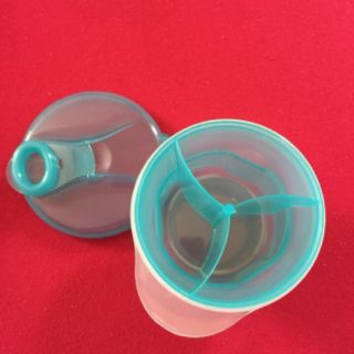 Hộp chia sữa tròn 3 ngăn