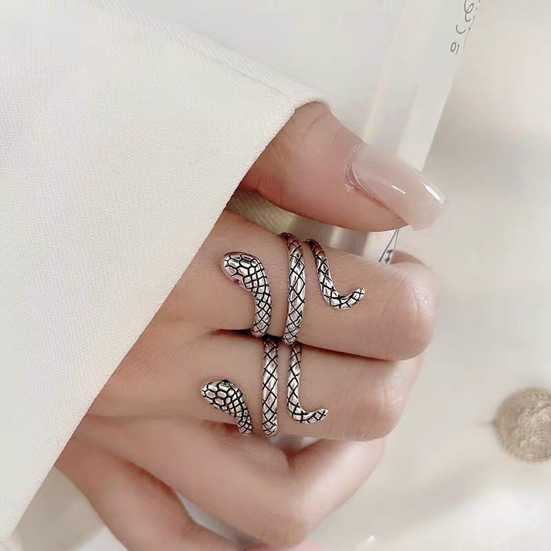 Nhẫn rắn nhỏ gắn đá nhân tạo bạc ta