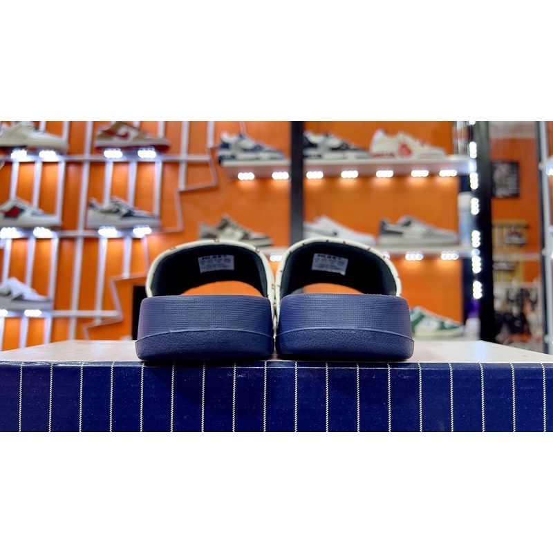 DÉP QUAI NGANG CHỮ B MÀU XANH ĐEN