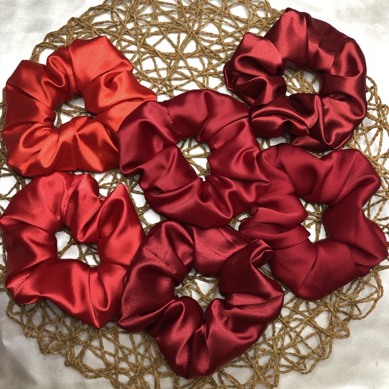 Cột tóc scrunchies màu trơn bóng tone đỏ