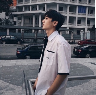 Áo sơ mi thêu chữ