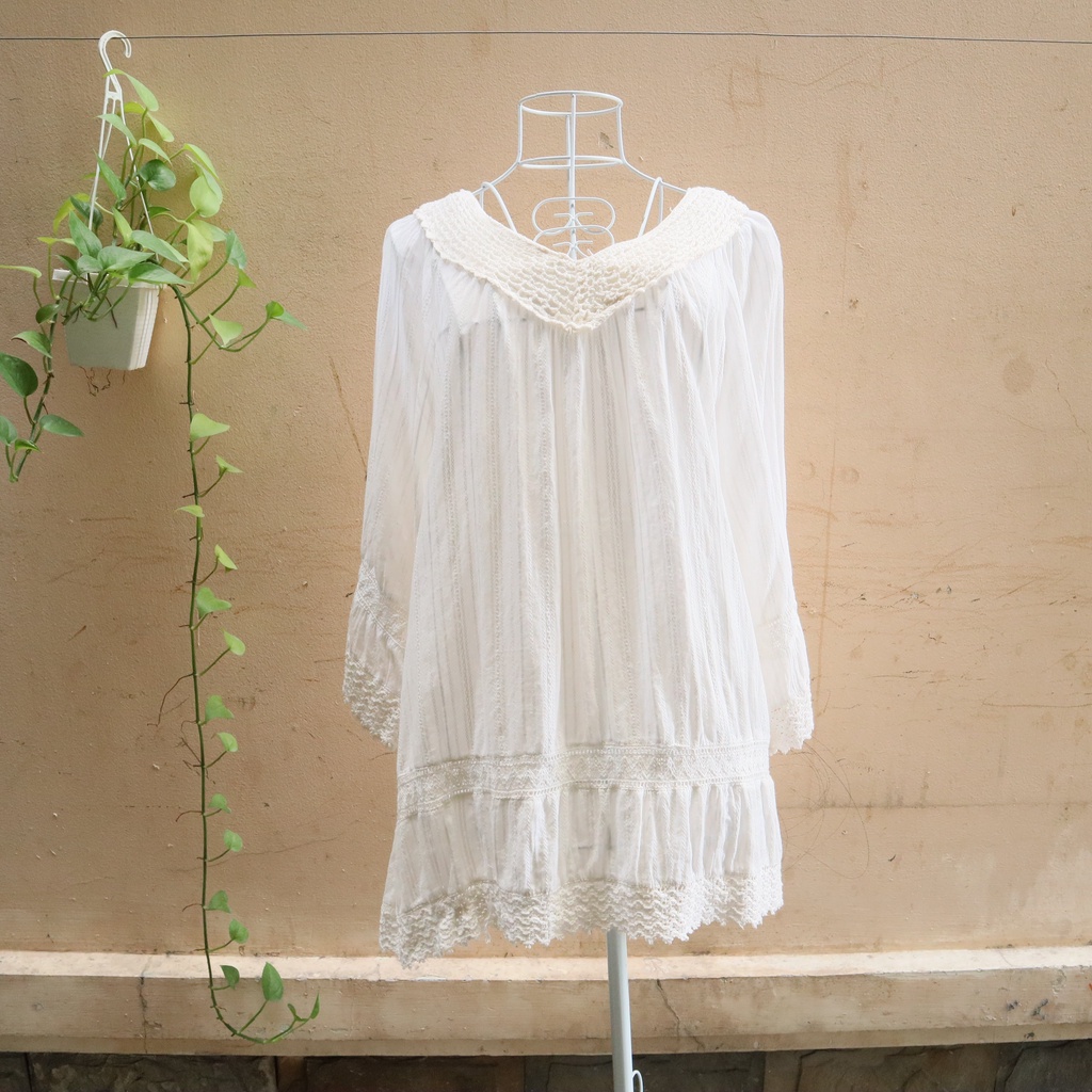 Áo trắng phối ren -2hand