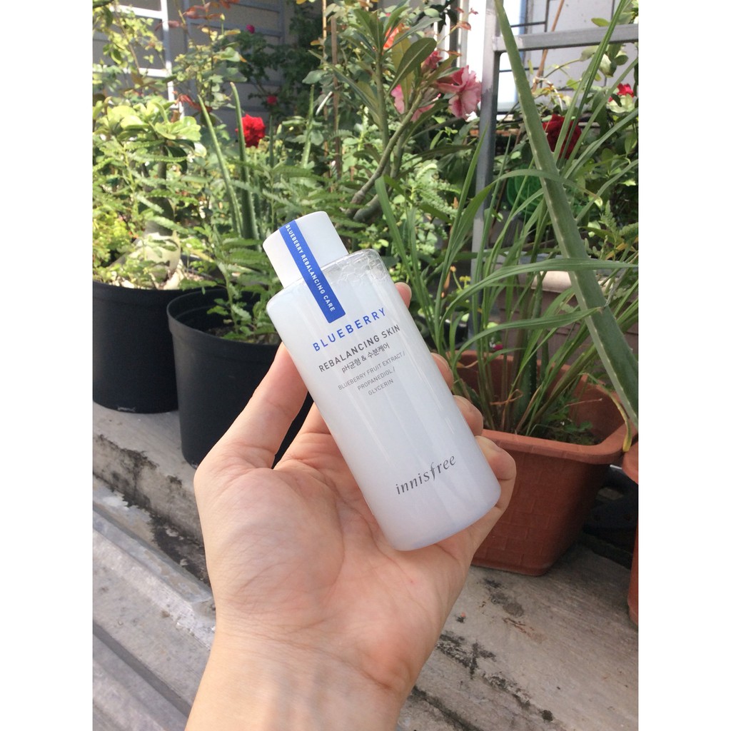 Nước hoa hồng trắng da Innisfree Blueberry Rebalancing Skin