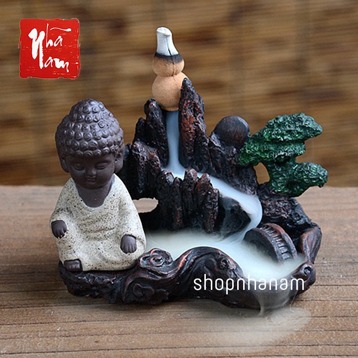 Thác khói trầm hương để bàn tặng 3 nụ trầm phật tọa thiền núi đá tượng màu vàng