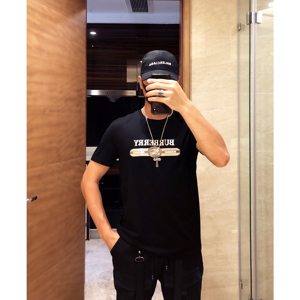 Áo thun nam cao cấp Burberry BBR thết kế trẻ trung với hạ tiết trang trí nam tính và lớp vải mềm, thoải mái