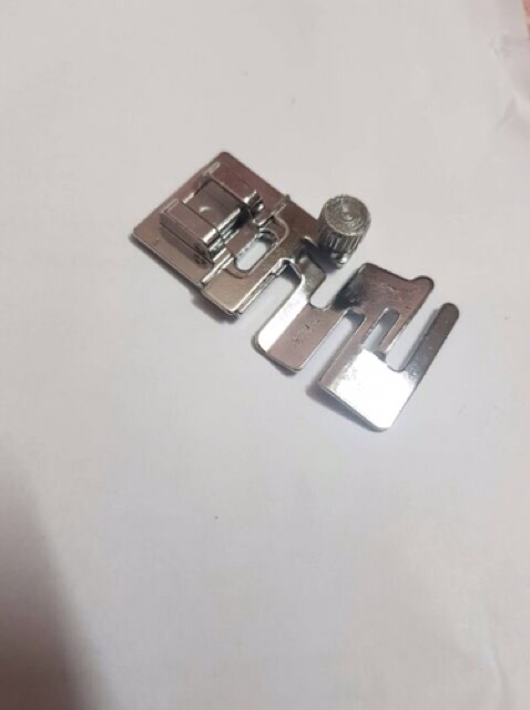 Chân vịt may chun va kim dành cho máy may gia đình.