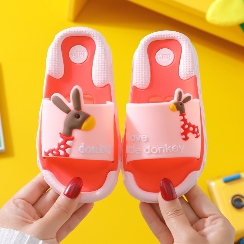Dép đế mềm chống trượt cho bé hoạ tiết nai
