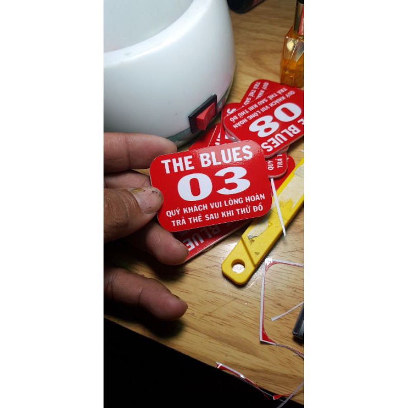 Thẻ số mica  thẻ giữ xe thẻ để bàn 0908312467