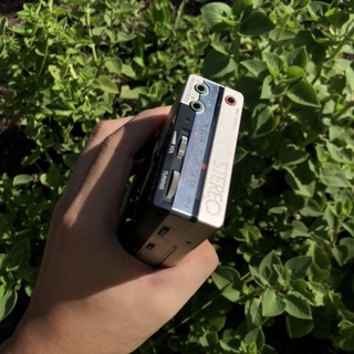 Máy cassette Sony WM-F2