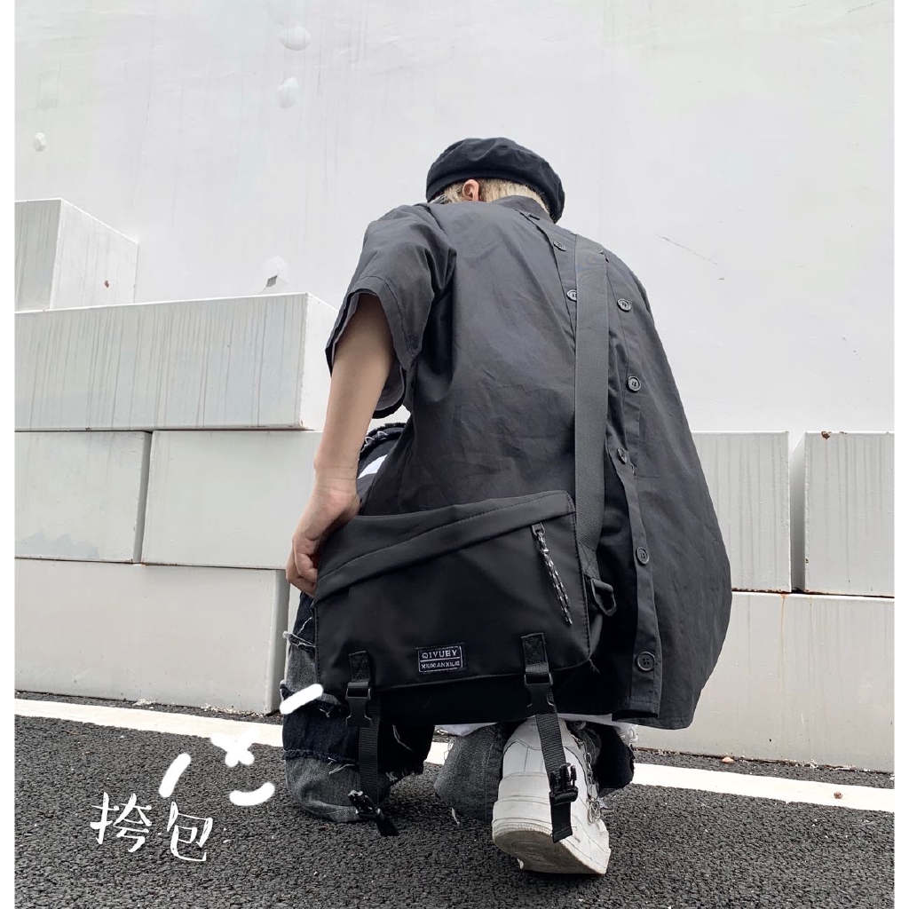 Túi đeo chéo phong cách Harajuku màu tối thời trang đường phố cá tính | BigBuy360 - bigbuy360.vn