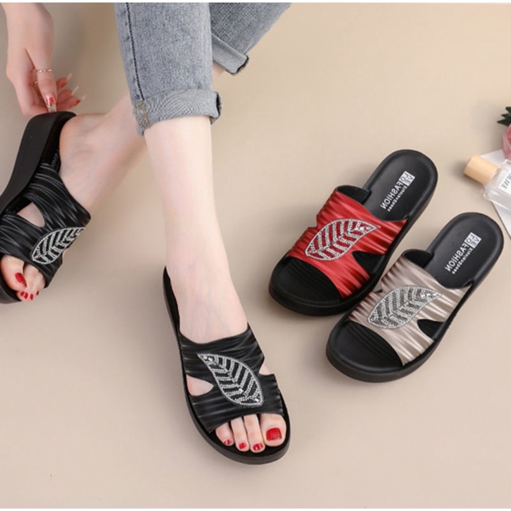 Dép xuồng chiếc lá