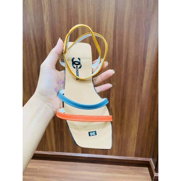 sandan kiểu 2 dâu song song nhau nền vàng đầu vuông xịn xò. mang được mọi tiết. (hình tự chụp)