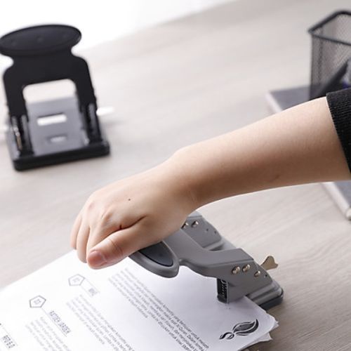 Máy đục lỗ Deli 0117 I Đục 2 lỗ 35 tờ / lần