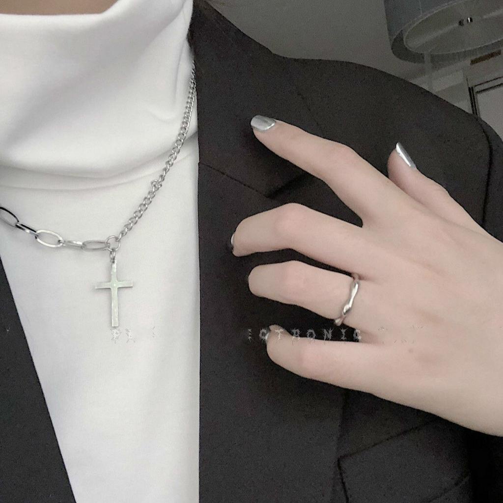 vòng cổ Thiết Kế Mặt Chữ Thập Bất Đối Xứng Cá Tính