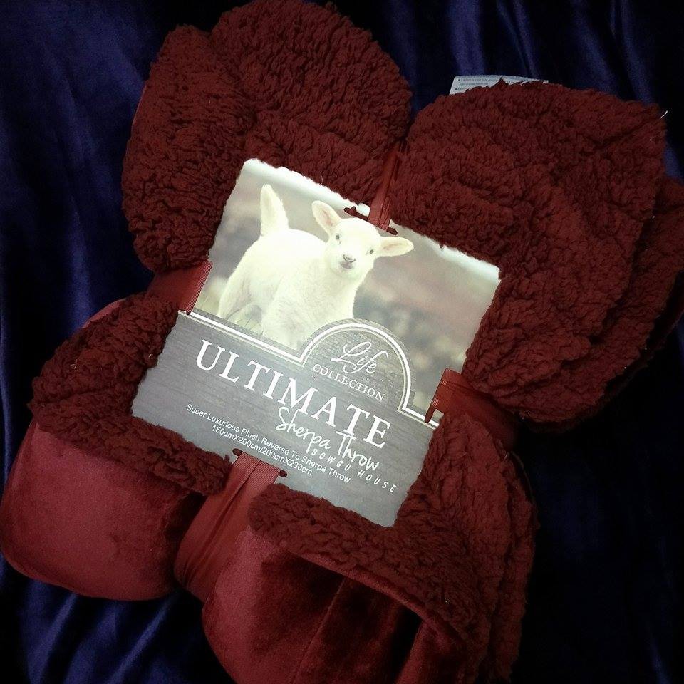 Chăn lông cừu Ultimate màu đỏ đô