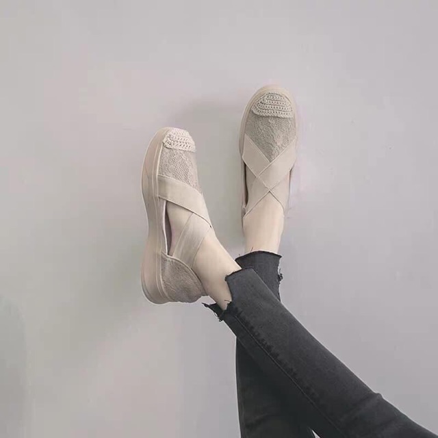 Giày lười nữ mũi cói pha ren quai chun hở chân siêu lạ