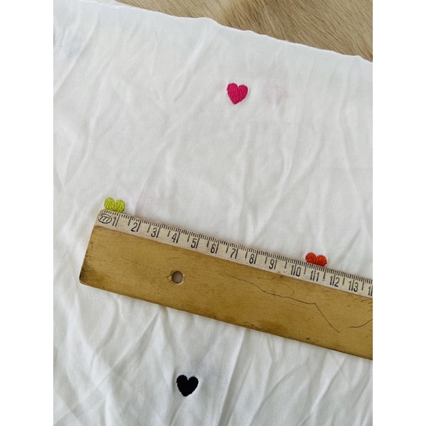 Vải thun cotton thêu trái tim nhí