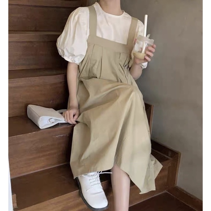 Set Áo Cổ Tròn Và Yếm Hai Dây Dài Form Rộng Màu Be Xinh Xắn