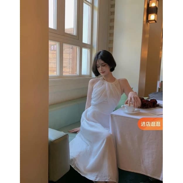 Đầm Tơ Trắng Cổ Yếm Dáng Dài
