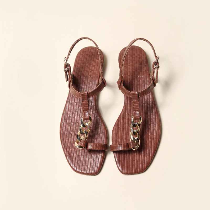 Đôi giày sandal IELGY thiết kế phối dây xích có size lớn thời trang