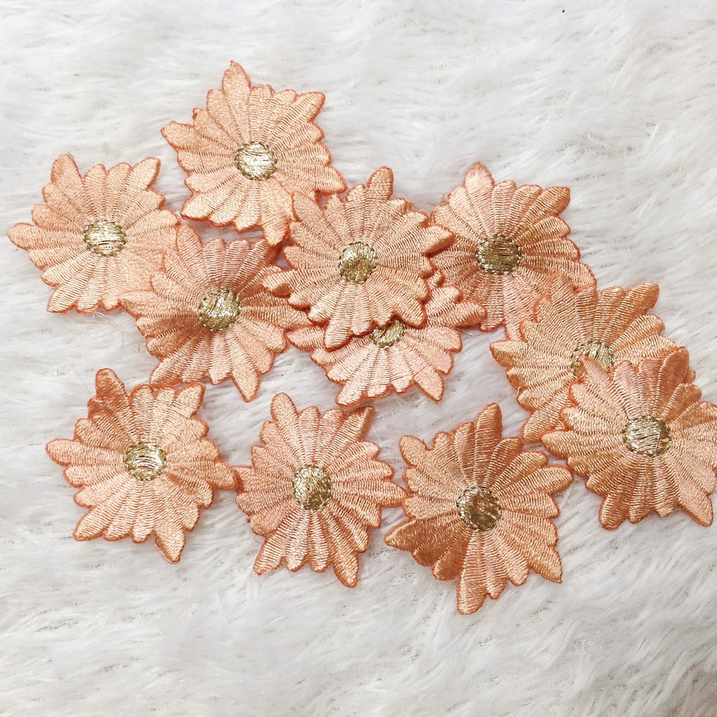 Hoa cúc lá phong bông thêu sẵn kết áo nhiều màu dễ thương