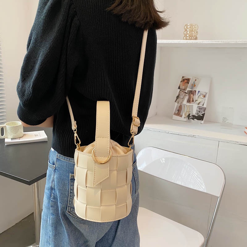 Túi đeo vai tích hợp túi xách đan lát thiết kế đơn giản độc đáo thời trang 2021 cho nữ