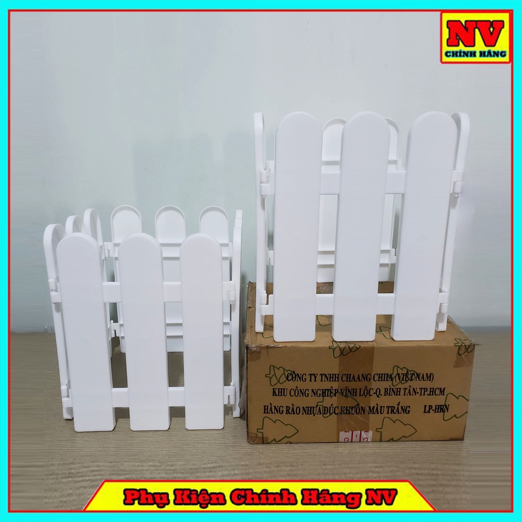 Hàng rào trang trí cây thông noel, giáng sinh, cây cảnh, sân vườn, vườn hoa bằng nhựa PVC kích thước 22x30cm