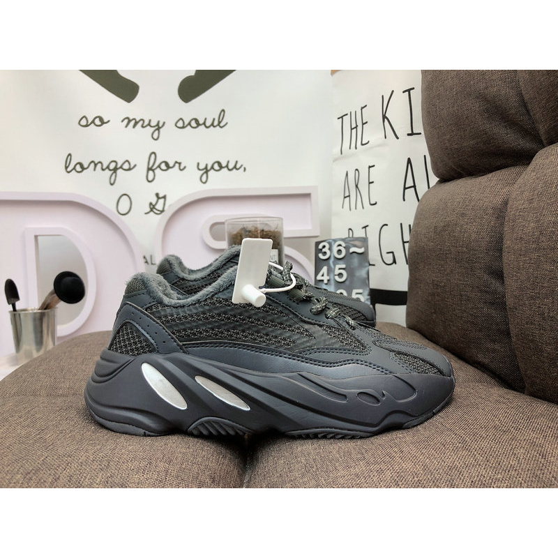 Giày Thể Thao Adidas Yeezy 700v2 1070033