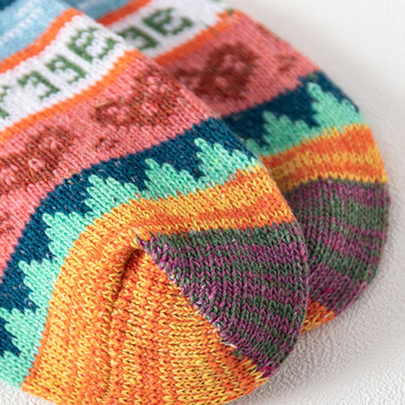 Set 5 Đôi Tất Dệt Kim Giữ Ấm Họa Tiết Trái Tim Kẻ Sọc Nhiều Màu Sắc Phong Cách Dân Tộc Cho Nữ